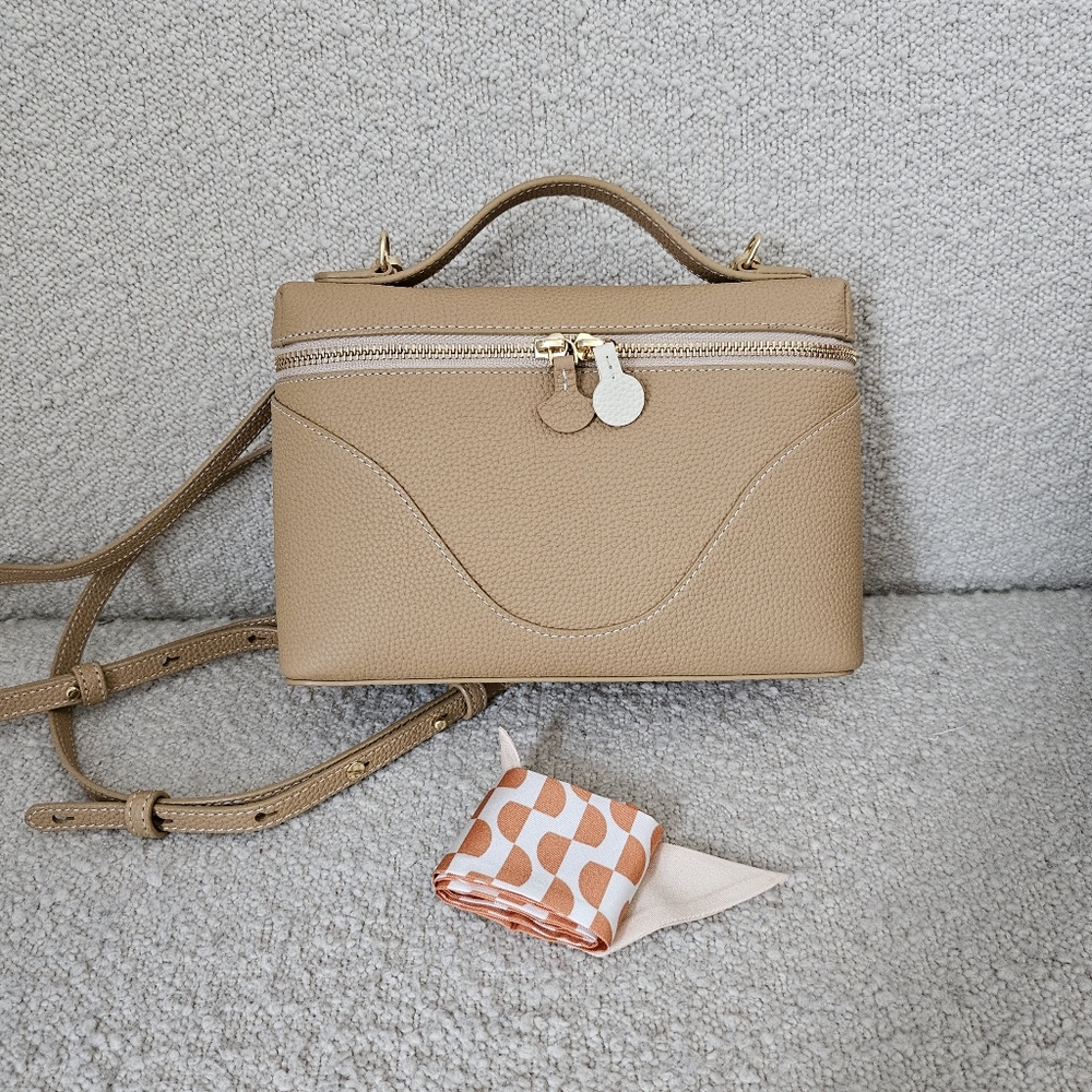 Oleada Elegant Tan Leather Handbag - Picture 3 of 15